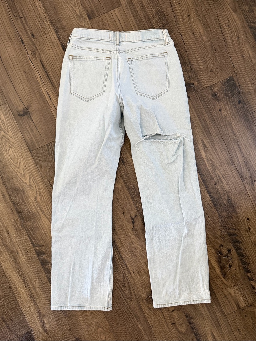 A&F light wash distressed baggy Jeans
